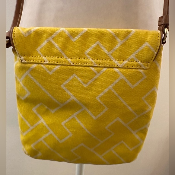 Tommy Hilfiger Yellow/White Flap Crossbody Bag - Picture 2 of 4